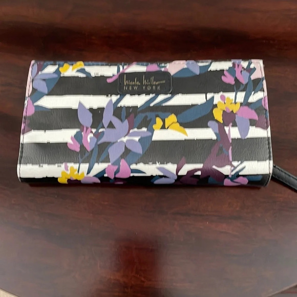 Nicole Miller wallet - Picture 1 of 8